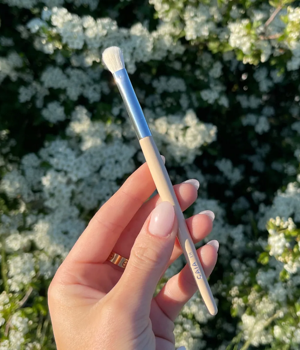 Sale CAIA Cosmetics BLENDING BUFFER BRUSH 18