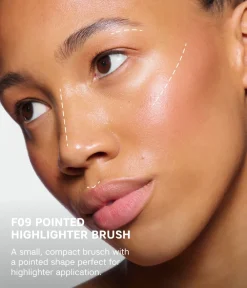 Clearance CAIA Cosmetics POINTED HIGHLIGHTER BRUSH F09